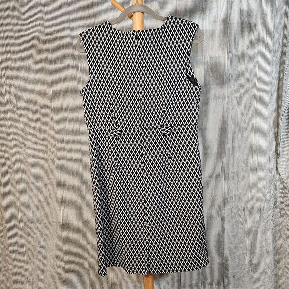 Soho Apparel $75 Size 14 Black White Geometric Cap Sleeve Stretch Midi Dress - Picture 6 of 8